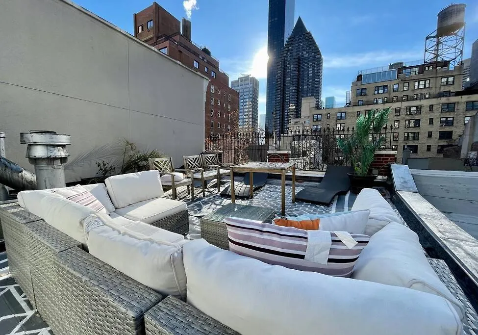 Designer Home In Diplomat District Nueva York