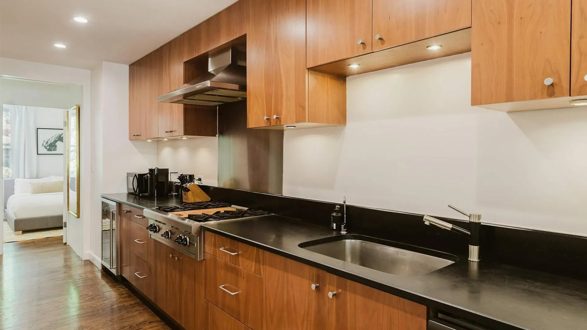 Designer Home In Diplomat District Nueva York Apartamento