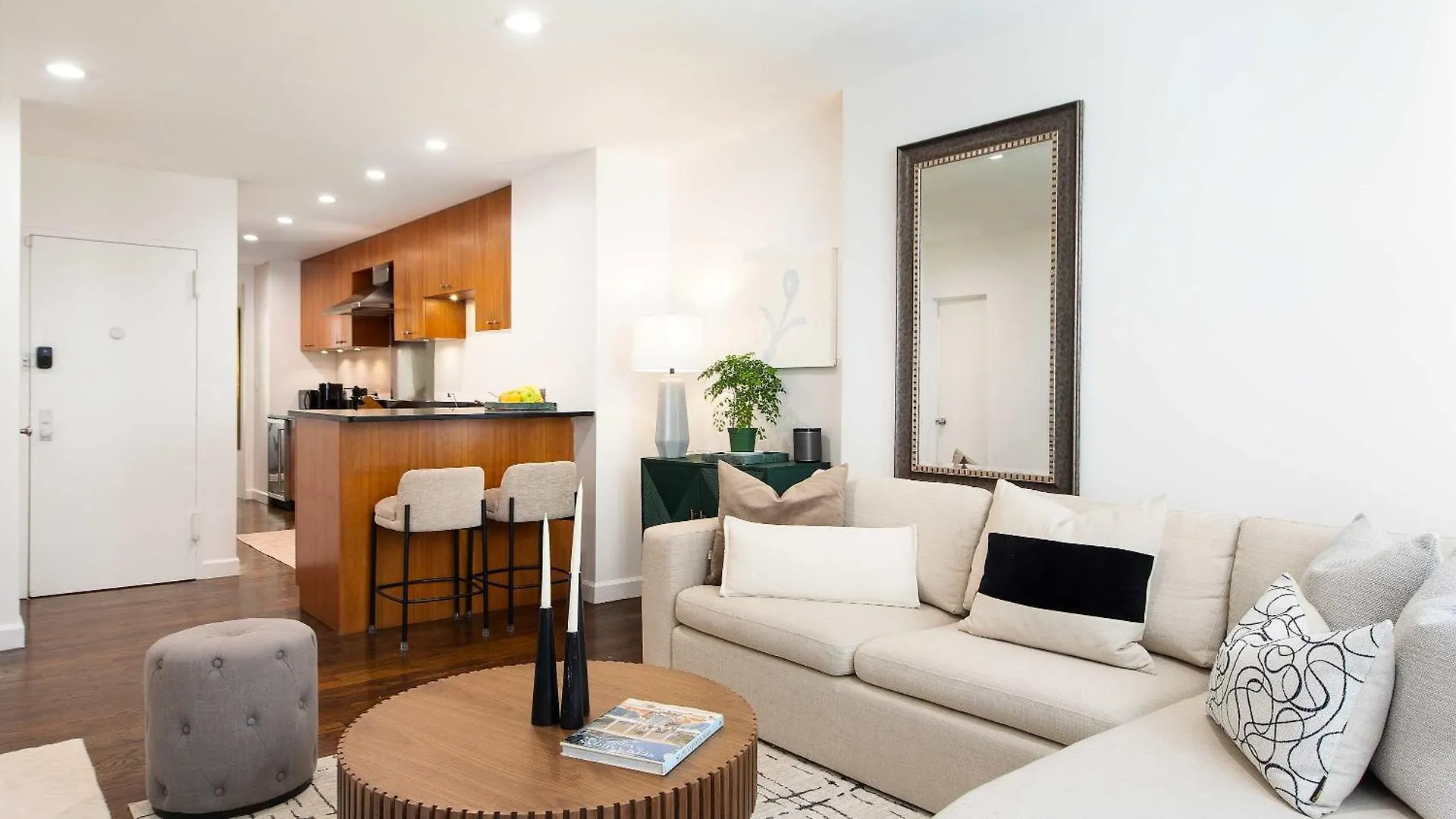 Designer Home In Diplomat District Nueva York 0*,  Estados Unidos